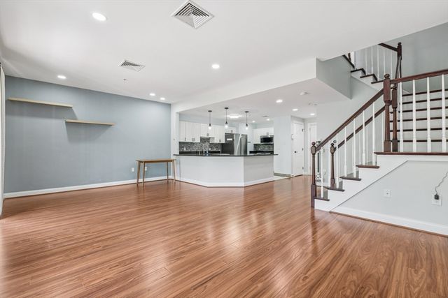 614 Pond St 2104, Braintree, MA 02184