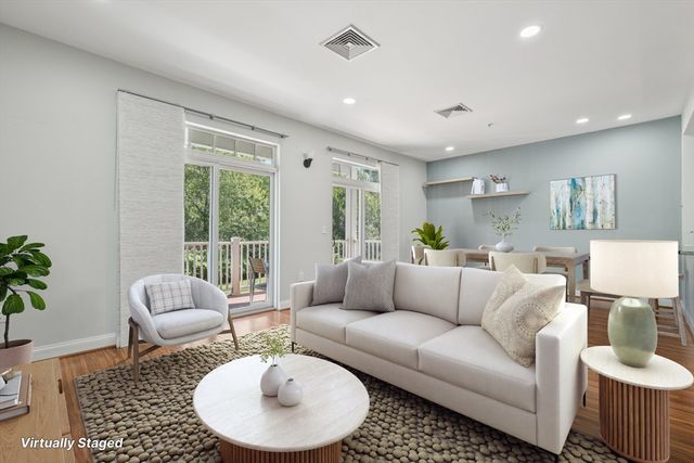 614 Pond St 2104, Braintree, MA 02184