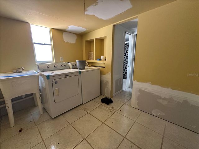 921 E 121ST AVENUE, Tampa, FL 33612