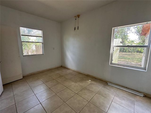 921 E 121ST AVENUE, Tampa, FL 33612