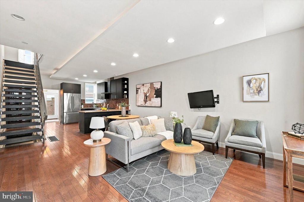 717 S MARVINE ST, PHILADELPHIA, PA 19147 — photo 3