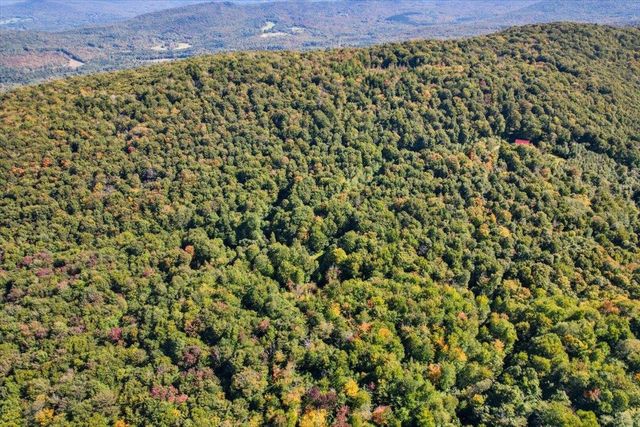912 Deer Run Lane, Enosburg, VT 05450
