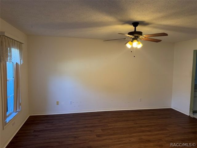 1672 N Foxboro Loop, Crystal River, FL 34429