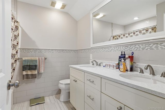 34 Meadow Lane, Amityville, NY 11701