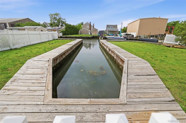 34 Meadow Lane, Amityville, NY 11701