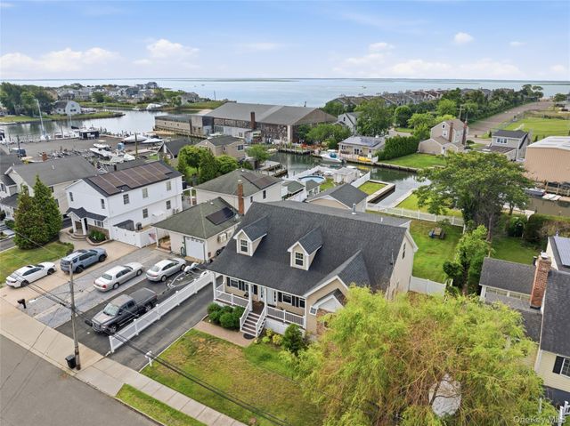 34 Meadow Lane, Amityville, NY 11701