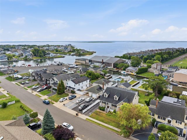 34 Meadow Lane, Amityville, NY 11701
