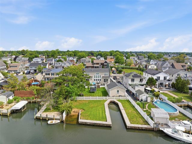 34 Meadow Lane, Amityville, NY 11701