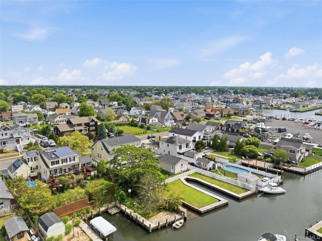 34 Meadow Lane, Amityville, NY 11701