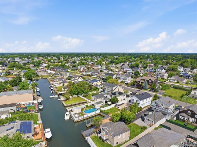 34 Meadow Lane, Amityville, NY 11701