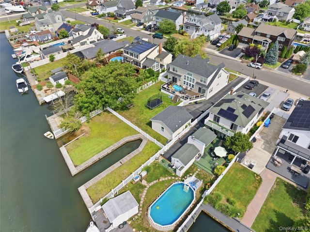34 Meadow Lane, Amityville, NY 11701