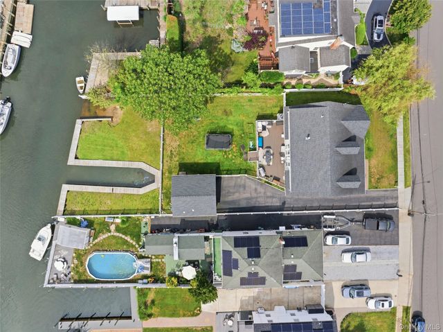34 Meadow Lane, Amityville, NY 11701
