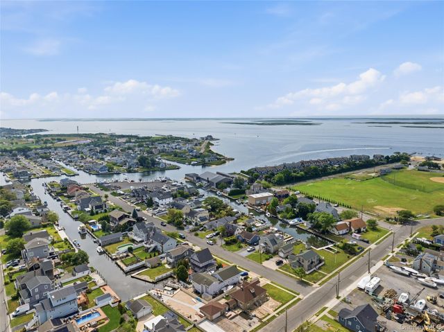 34 Meadow Lane, Amityville, NY 11701