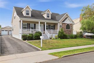 34 Meadow Lane, Amityville, NY 11701