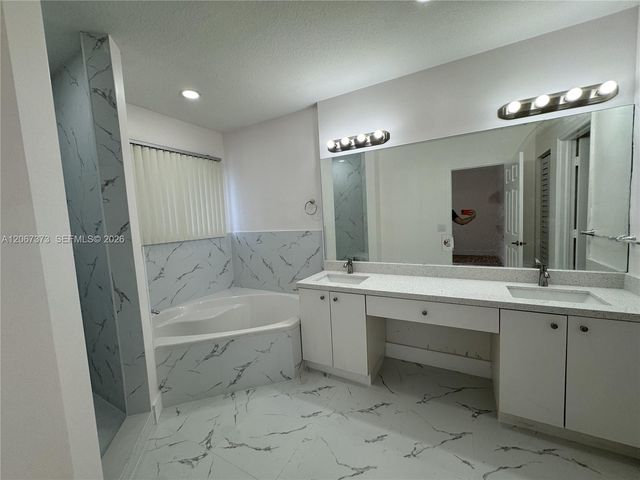 5606 NW 112th Passage, Doral, FL 33178