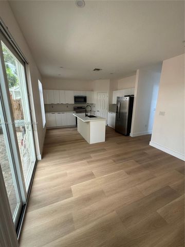 5606 NW 112th Passage, Doral, FL 33178