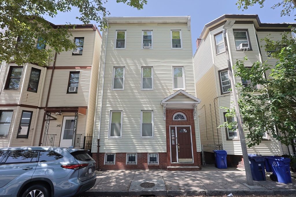 344 Chelsea St, Boston, MA 02128