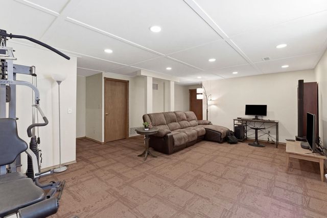 1808 S 125th St E, Wichita, KS 67207