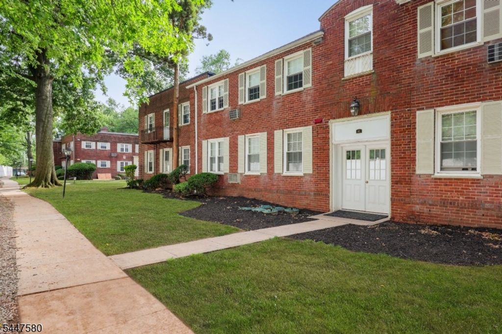 46 F Parkway Village, Cranford Twp., NJ 07016 — exterior