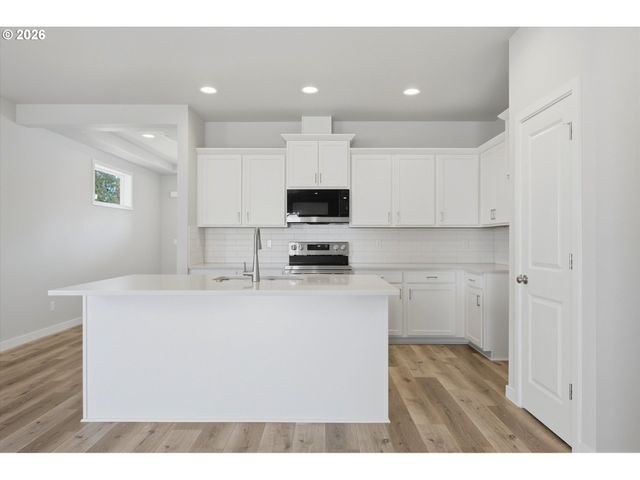 562 E Wilson St, Carlton, OR 97111