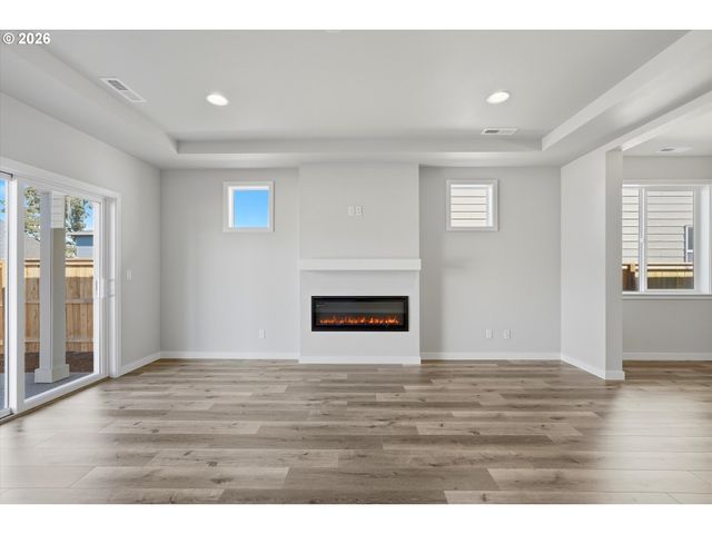 562 E Wilson St, Carlton, OR 97111