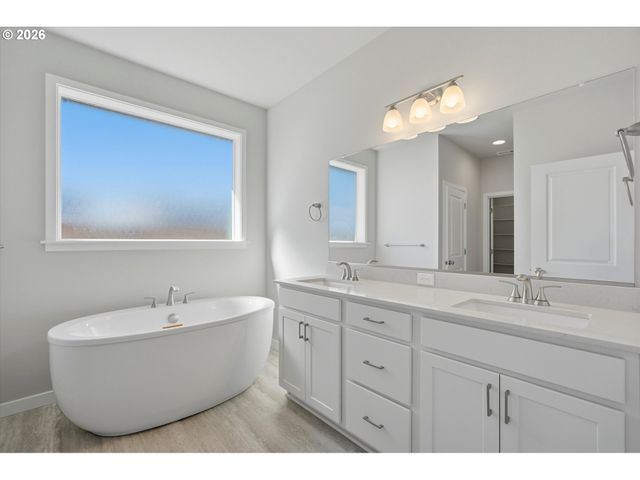 562 E Wilson St, Carlton, OR 97111