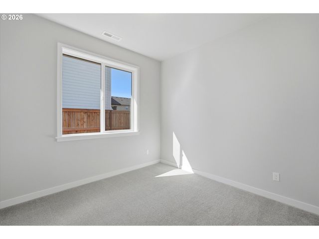 562 E Wilson St, Carlton, OR 97111