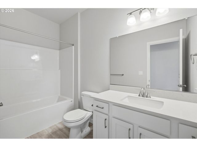 562 E Wilson St, Carlton, OR 97111
