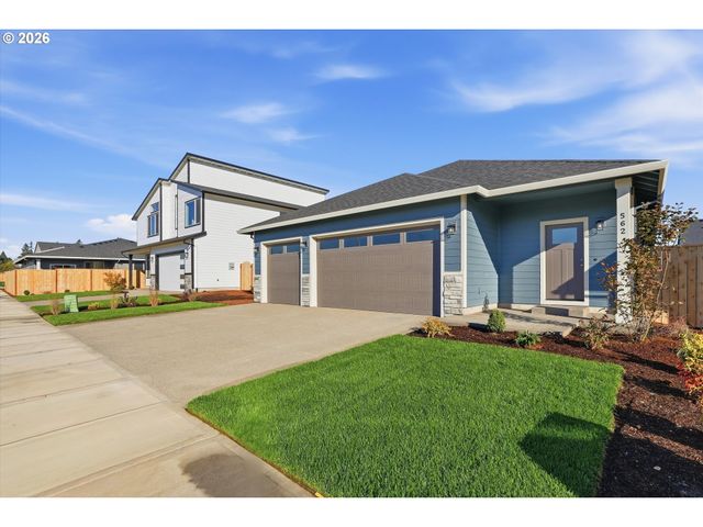 562 E Wilson St, Carlton, OR 97111