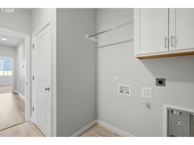 562 E Wilson St, Carlton, OR 97111