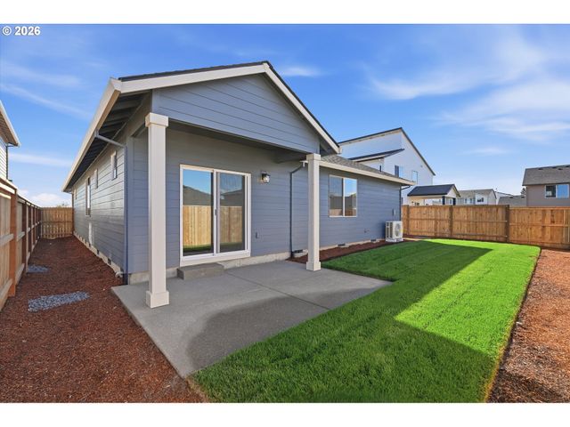 562 E Wilson St, Carlton, OR 97111