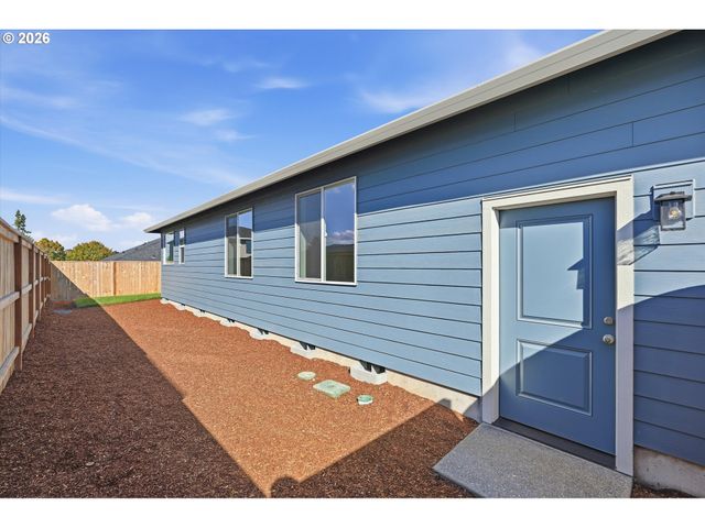 562 E Wilson St, Carlton, OR 97111