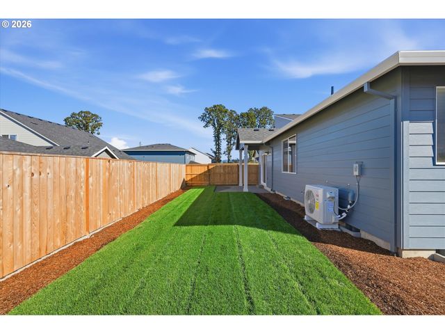 562 E Wilson St, Carlton, OR 97111