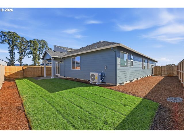 562 E Wilson St, Carlton, OR 97111
