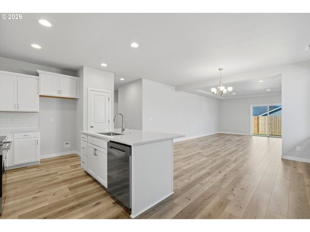 562 E Wilson St, Carlton, OR 97111