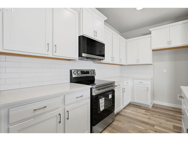 562 E Wilson St, Carlton, OR 97111