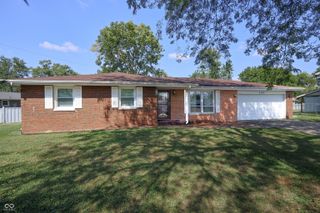 5120 Navajo Court, Columbus, IN 47203