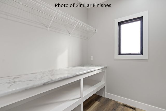 11 Viola Drive, Le Claire, IA 52753