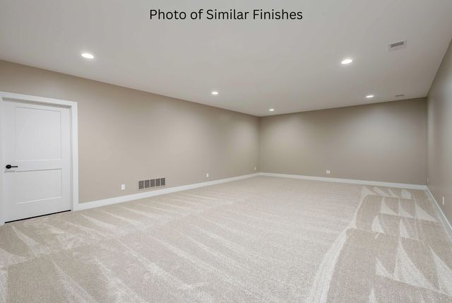 11 Viola Drive, Le Claire, IA 52753