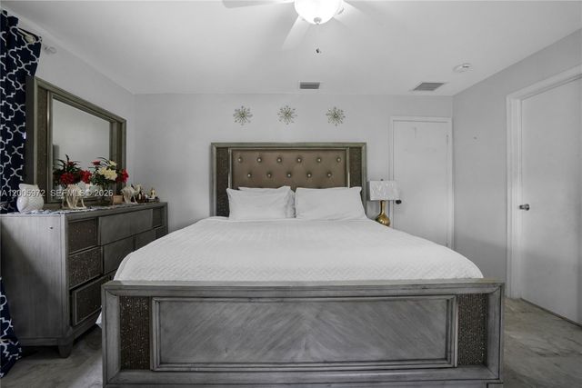 410 SW Natura Ave, Deerfield Beach, FL 33441