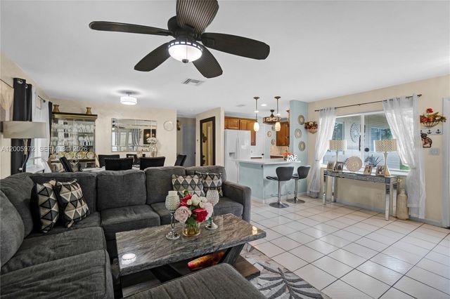 410 SW Natura Ave, Deerfield Beach, FL 33441
