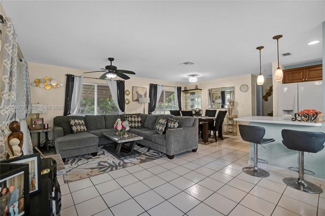 410 SW Natura Ave, Deerfield Beach, FL 33441
