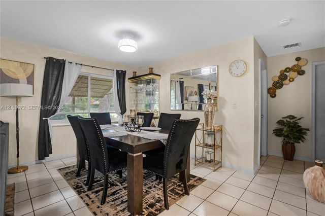 410 SW Natura Ave, Deerfield Beach, FL 33441