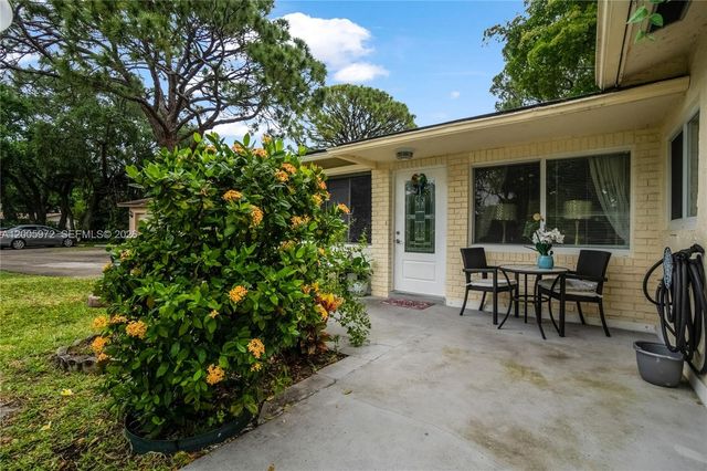 410 SW Natura Ave, Deerfield Beach, FL 33441