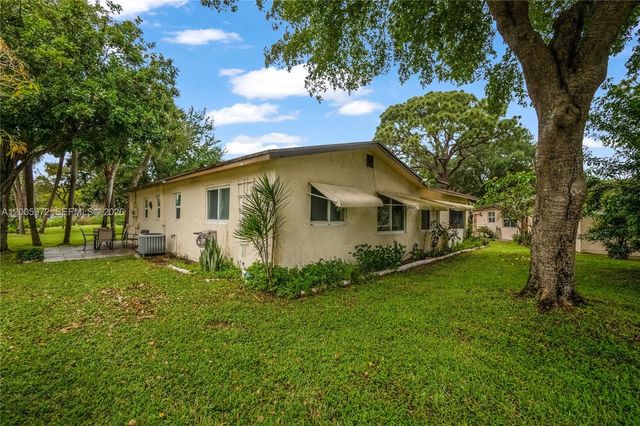 410 SW Natura Ave, Deerfield Beach, FL 33441