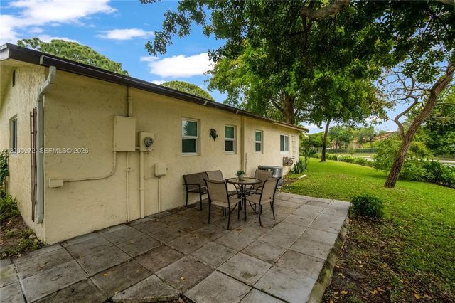 410 SW Natura Ave, Deerfield Beach, FL 33441