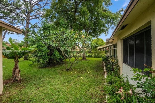410 SW Natura Ave, Deerfield Beach, FL 33441