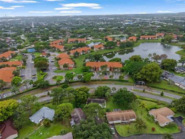 410 SW Natura Ave, Deerfield Beach, FL 33441