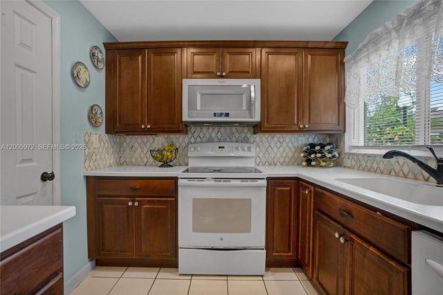 410 SW Natura Ave, Deerfield Beach, FL 33441