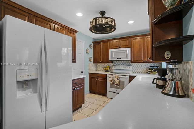 410 SW Natura Ave, Deerfield Beach, FL 33441